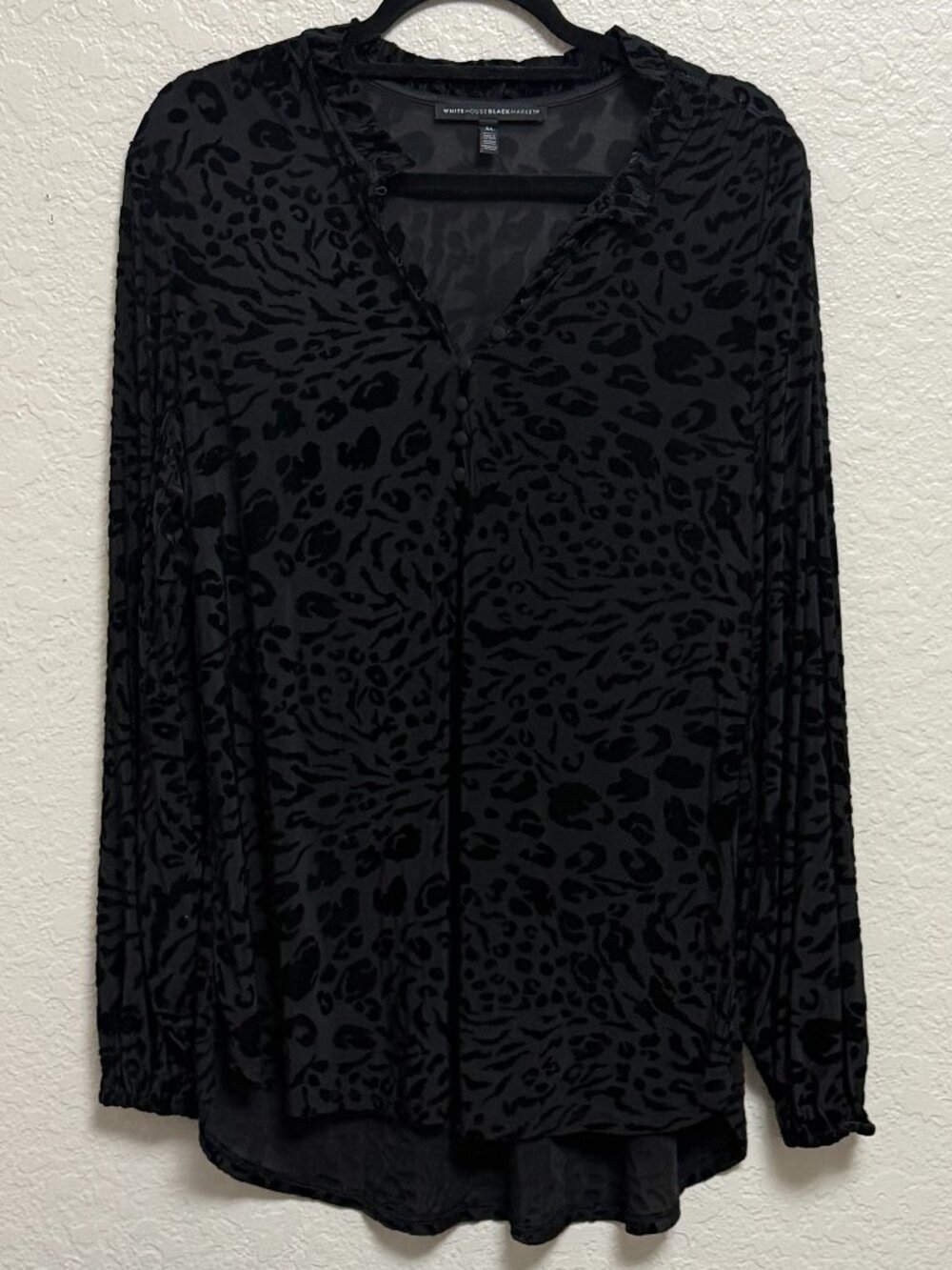 White House Black Market Black Damask Flocked Velvet Blouse – Size XL